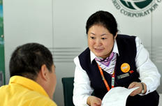 國家電網(wǎng)員工熱心服務(wù)