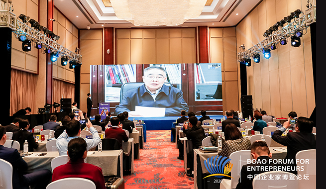 國家榮譽(yù)稱號獲得者、中國工程院院士、天津中醫(yī)藥大學(xué)校長張伯禮在視頻致辭