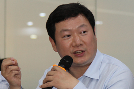 嘉實(shí)基金首席策略師、券商業(yè)務(wù)部總經(jīng)理簡斌