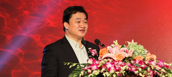 新華網(wǎng)董事長(zhǎng)、總裁田舒斌致開(kāi)幕詞