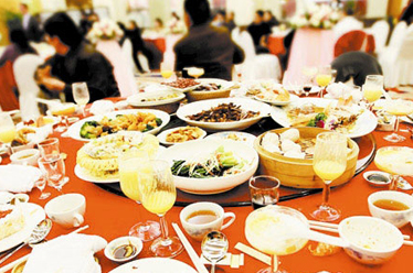 同學(xué)會炫富搶埋單致1人重傷