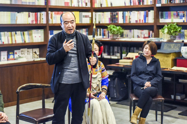 劉文濤：通過對每件兵器的復(fù)制，我們了解兵器造型與兵器制作的手藝，實(shí)現(xiàn)與古人的對話。