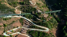 新華全媒+｜高鐵時(shí)代，大涼山鐵軌上流淌&ldquo;慢幸福&rdquo;