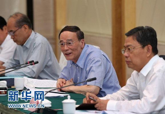 這是7月4日，王岐山在錫林浩特市主持召開(kāi)部分省區(qū)市巡視工作座談會(huì)。新華社記者 龐興雷 攝