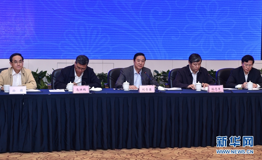 5月12日，中宣部在深圳召開以新發(fā)展理念引領(lǐng)文化改革發(fā)展座談會(huì)。中共中央政治局委員、中央書記處書記、中宣部部長(zhǎng)劉奇葆出席會(huì)議并講話。新華社記者 毛思倩 攝