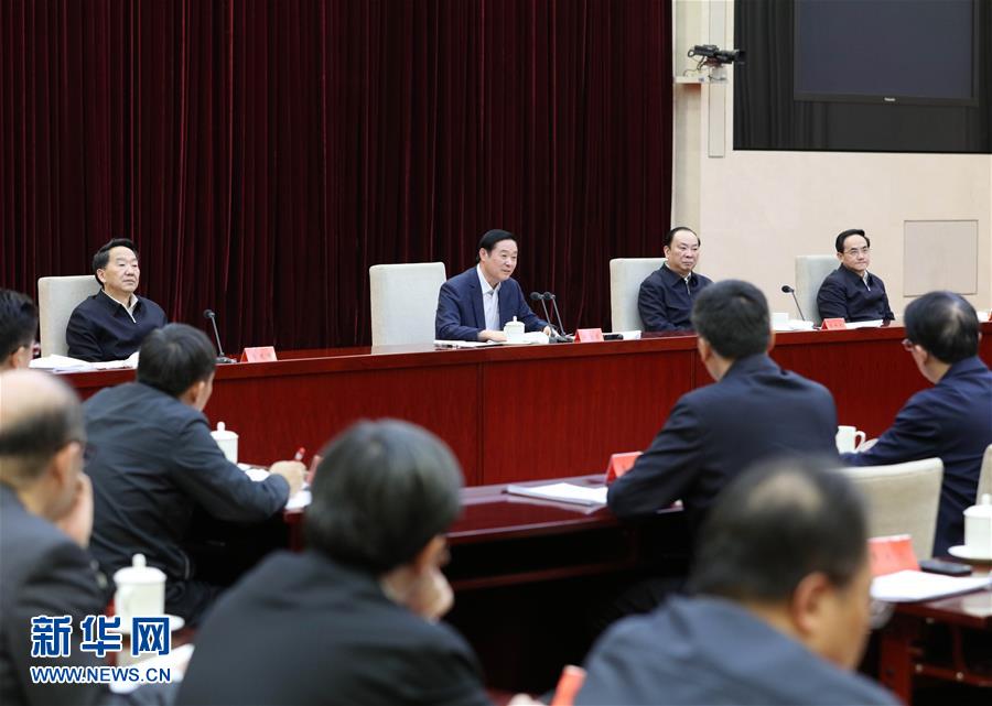  2月17日，在習(xí)近平總書記主持召開黨的新聞輿論工作座談會并發(fā)表重要講話一周年之際，中宣部在北京召開2017年新聞戰(zhàn)線&ldquo;新春走基層&rdquo;活動座談會。中共中央政治局委員、中央書記處書記、中宣部部長劉奇葆出席會議并講話。新華社記者 王曄 攝
