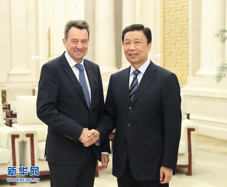 5月15日，國(guó)家副主席、中國(guó)紅十字會(huì)名譽(yù)會(huì)長(zhǎng)李源潮在北京會(huì)見(jiàn)來(lái)華出席&ldquo;一帶一路&rdquo;國(guó)際合作高峰論壇的紅十字國(guó)際委員會(huì)主席莫雷爾。新華社記者 王曄 攝