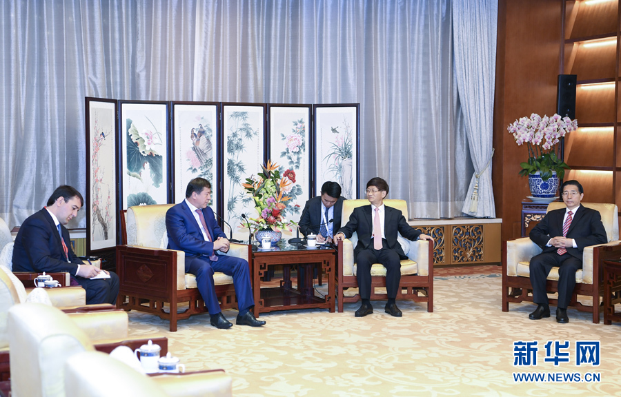 9月26日，中共中央政治局委員、中央政法委書記孟建柱在北京會見來華出席國際刑警組織第86屆全體大會的塔吉克斯坦內(nèi)務(wù)部長拉希姆佐達(dá)。國務(wù)委員、公安部部長郭聲琨參加有關(guān)會見。新華社記者 張領(lǐng) 攝