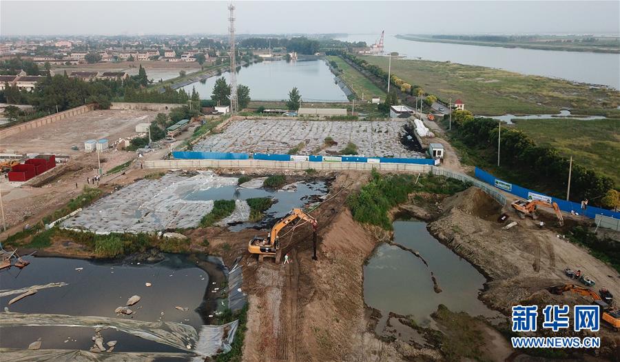 （新華視點&middot;圖文互動）（2）中央督察兩年有的絲毫未改，有的不減反增&mdash;&mdash;江蘇泰興數(shù)萬噸化工廢料和污泥堆放長江邊調(diào)查