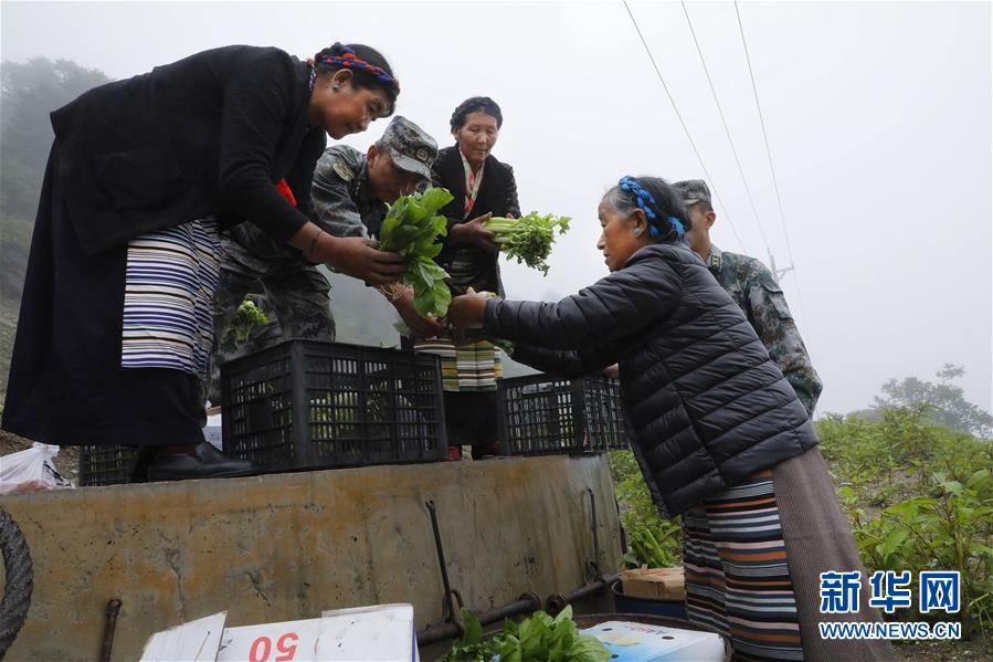 (圖文互動(dòng))(1)特寫:“八一”禮物,飛向云端哨所