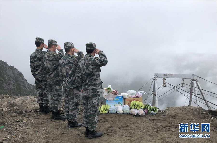 （圖文互動(dòng)）（9）特寫(xiě)：&ldquo;八一&rdquo;禮物，飛向云端哨所