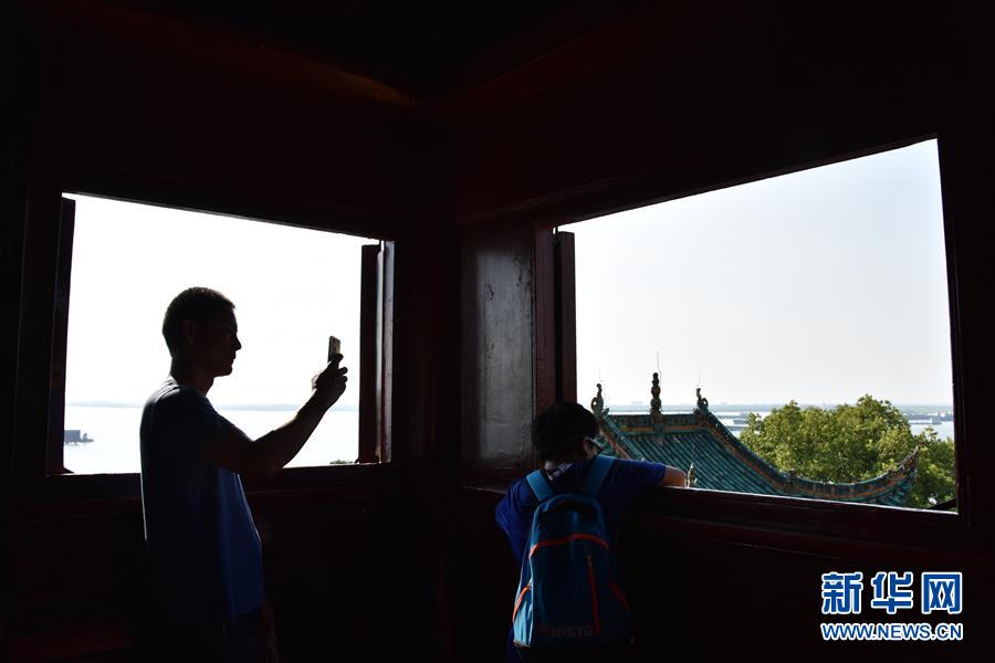 （大江奔流&mdash;&mdash;來自長江經(jīng)濟(jì)帶的報道&middot;圖文互動）（1）登岳陽樓，又見&ldquo;浩浩湯湯&rdquo;