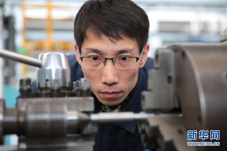 (圖文互動(dòng))(2)他用匠心守護(hù)飛機(jī)心臟——記中國(guó)航發(fā)沈陽黎明航空發(fā)動(dòng)機(jī)有限責(zé)任公司一線工人洪家光