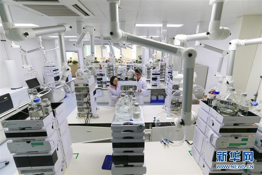 (百城百縣百企調(diào)研行·圖文互動)(5)“藍鯨1號”從這里駛出——山東煙臺崛起制造業(yè)高地