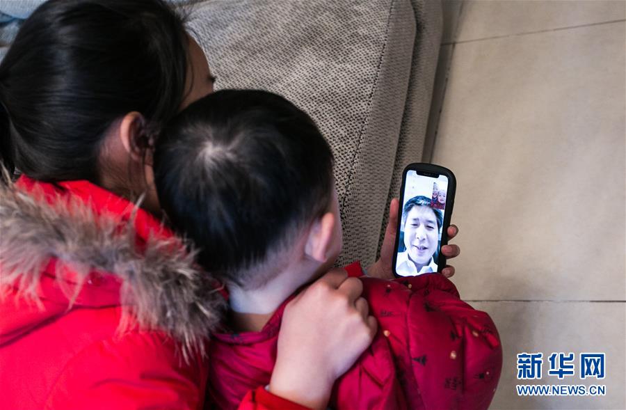 （新春走基層&middot;圖文互動(dòng)）（2）車站，懂得大海的浪漫&mdash;&mdash;&ldquo;一帶一路&rdquo;夫妻的春節(jié)連線