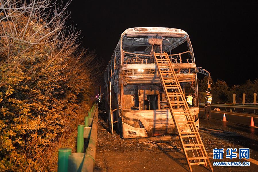 (新華網(wǎng))(1)湖南常長(zhǎng)高速客車(chē)起火事故致26人死亡