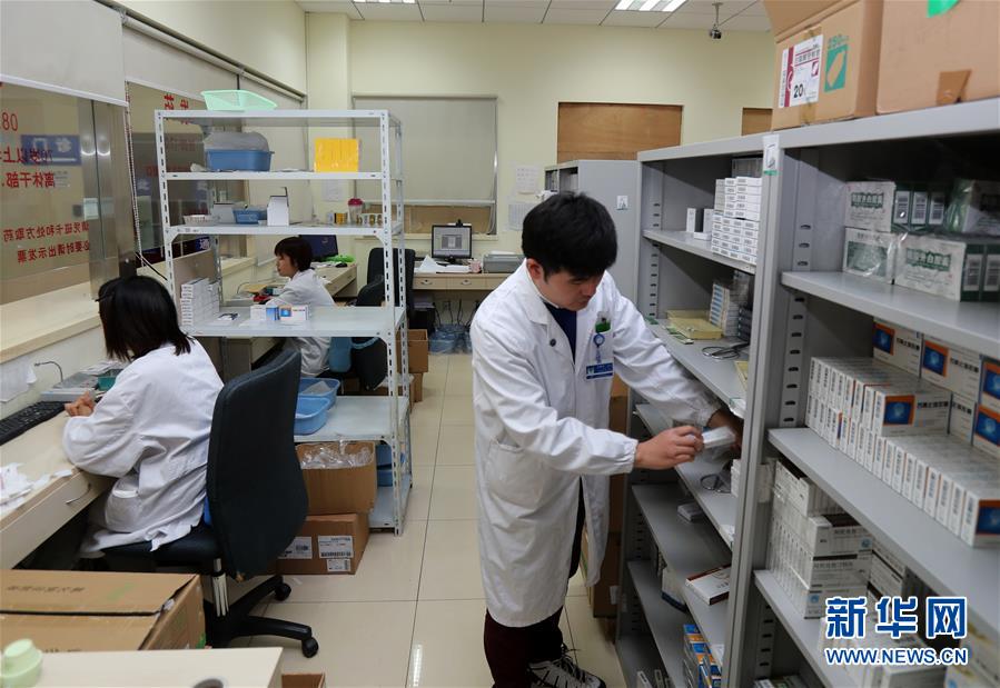 （新華全媒頭條&middot;圖文互動）（1）一粒藥片牽動萬人心，藥品集中采購給你我省了多少？