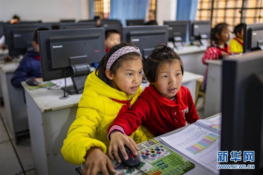 （壯麗70年&middot;奮斗新時代&middot;圖文互動）（10）獨(dú)龍江畔，這個民族&ldquo;一躍千年&rdquo;