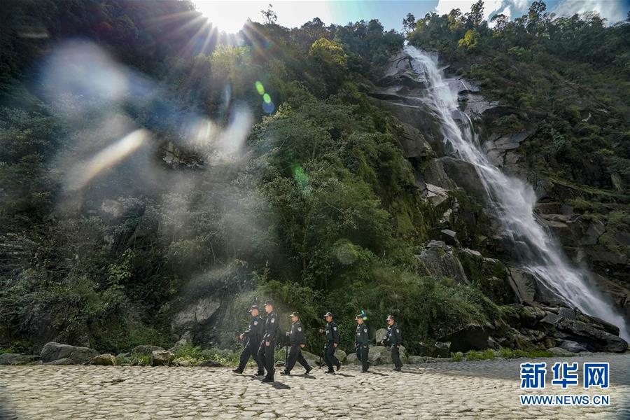 (愛國(guó)情 奮斗者·圖文互動(dòng))(3)警民情深——記云南貢山縣獨(dú)龍江鄉(xiāng)邊境派出所