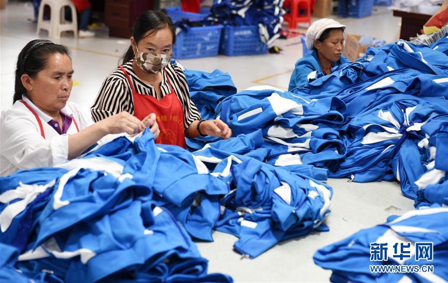 (壯麗70年·奮斗新時(shí)代·圖文互動(dòng))(10)奮進(jìn)的阿妹戚托——貴州三寶彝族鄉(xiāng)整鄉(xiāng)搬遷見(jiàn)聞