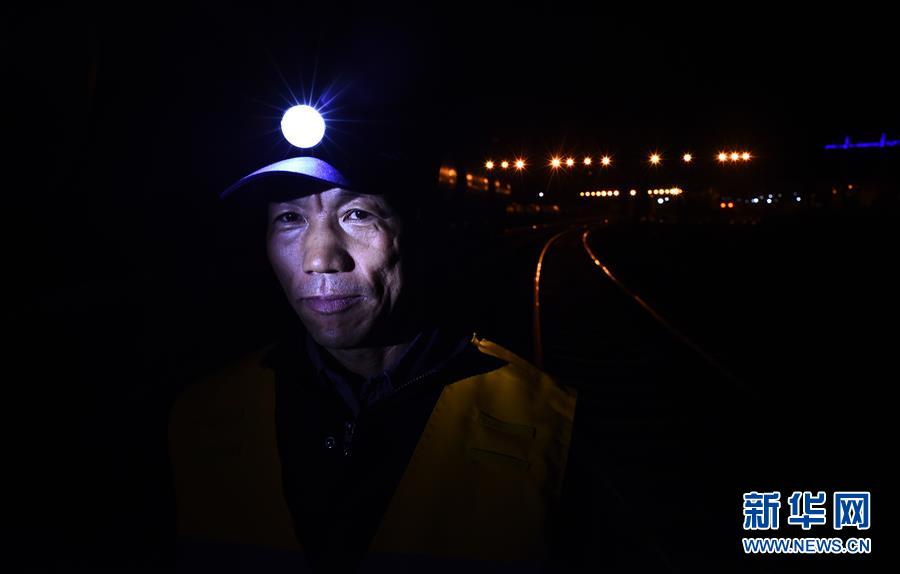 （新華全媒頭條&middot;壯麗70年&middot;奮斗新時代&middot;圖文互動）（9）開拓雪域高原的夢想之路&mdash;&mdash;來自青藏鐵路的蹲點報告
