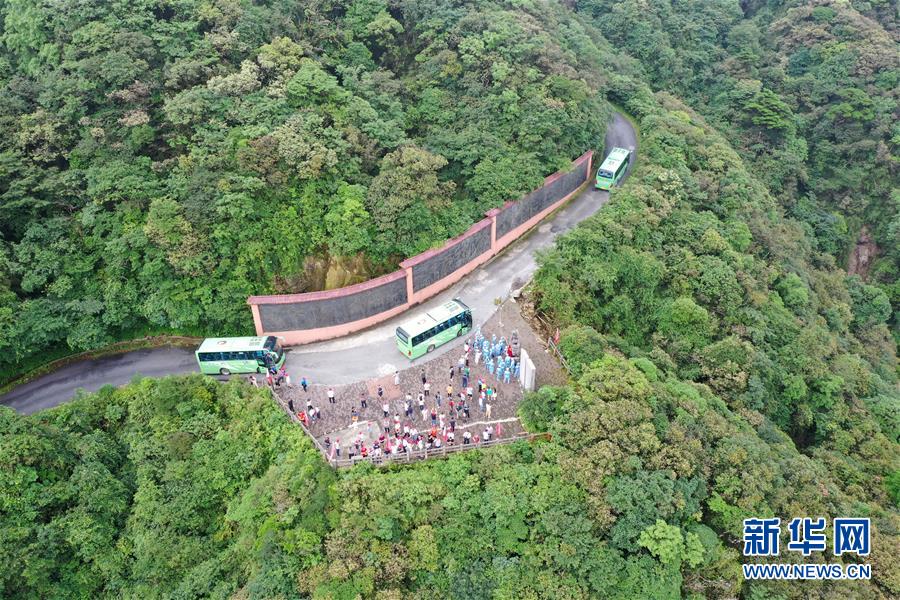 (壯麗70年·奮斗新時代——記者再走長征路·圖文互動)(2)沒有紅軍逾越不了的山河