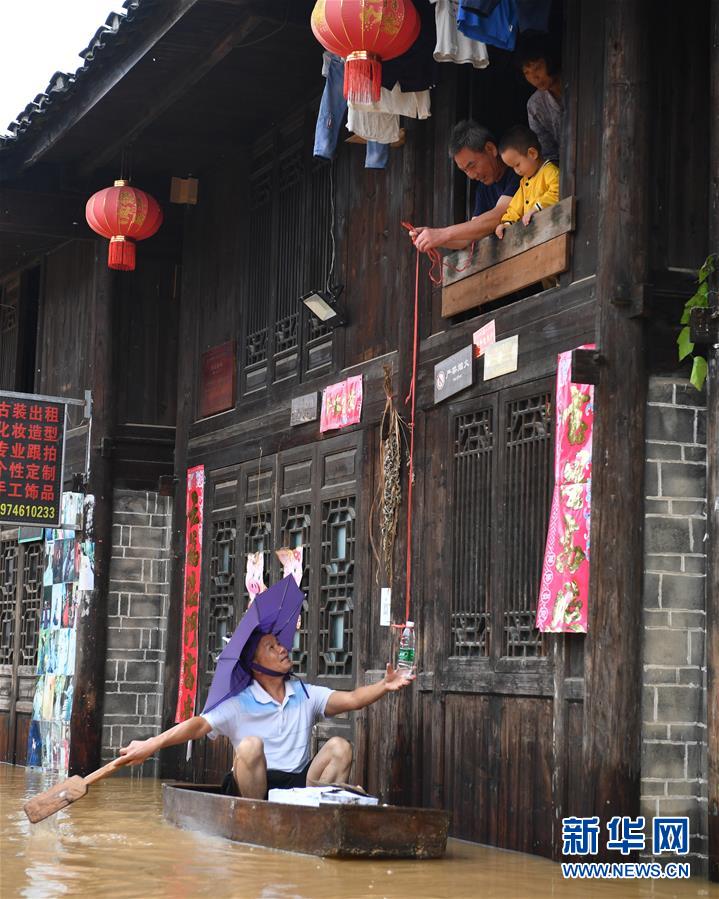 （抗洪搶險&middot;圖文互動）（5）洪水來時，那暖心的民間救援