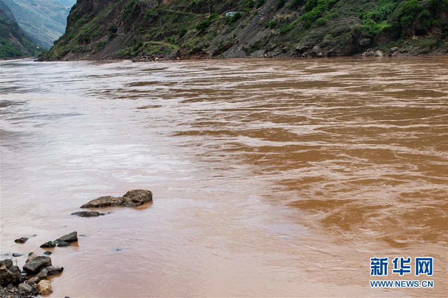 （新華全媒頭條&middot;壯麗70年&middot;奮斗新時(shí)代&mdash;&mdash;記者再走長(zhǎng)征路&middot;圖文互動(dòng)）（7）前進(jìn)，向著光明的方向&mdash;&mdash;尋訪金沙江畔紅色印記