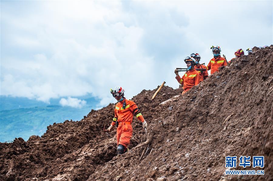 （新華全媒頭條&middot;圖文互動）（3）有一絲希望，就盡百倍努力&mdash;&mdash;貴州水城&ldquo;7&middot;23&rdquo;特大山體滑坡72小時救援紀實