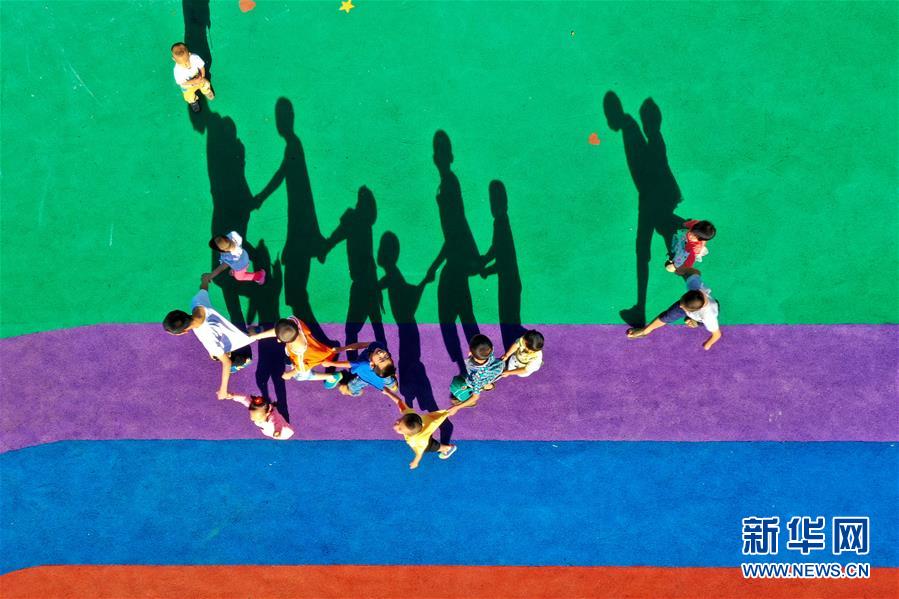 （在習(xí)近平新時代中國特色社會主義思想指引下&mdash;&mdash;新時代新作為新篇章&middot;總書記關(guān)心的百姓身邊事&middot;圖文互動）（3）特別的愛，給特別的你&mdash;&mdash;特殊教育的別樣風(fēng)景