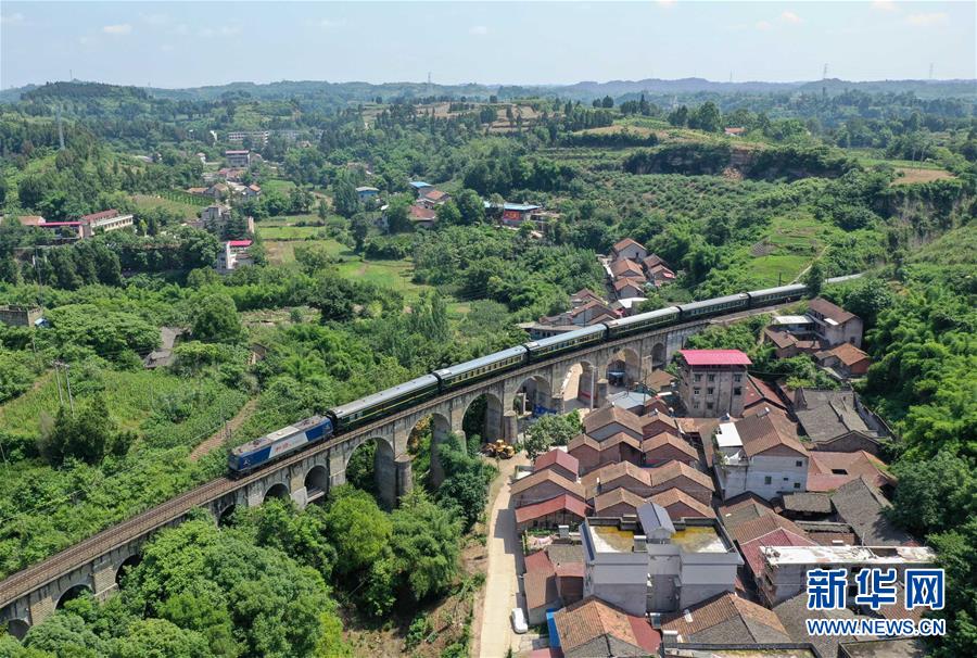 （壯麗70年&middot;奮斗新時代&mdash;&mdash;共和國發(fā)展成就巡禮）（3）人暢其行、貨暢其流&mdash;&mdash;共和國交通運輸業(yè)發(fā)展成就巡禮