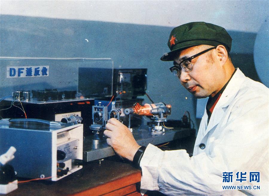 （愛國情 奮斗者&middot;圖文互動）（2）永不停轉(zhuǎn)的&ldquo;陀螺&rdquo;&mdash;&mdash;追記中國工程院院士、國防科技大學教授高伯龍