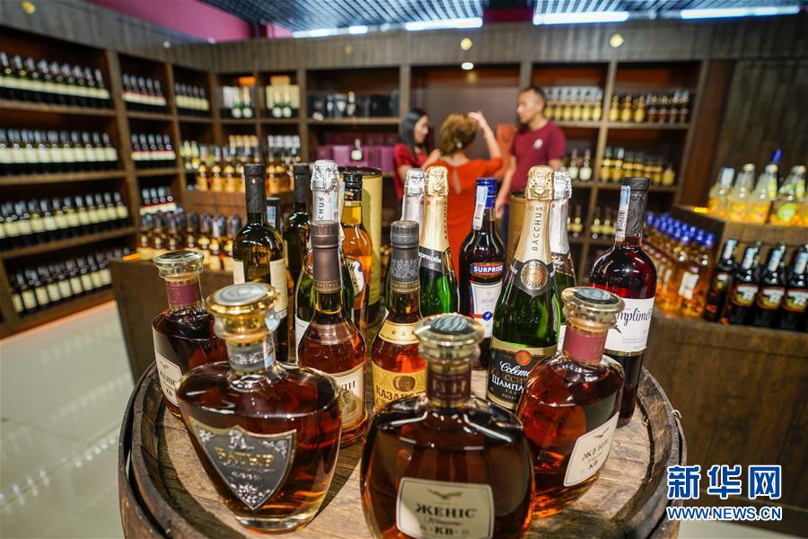 （在習(xí)近平新時(shí)代中國特色社會(huì)主義思想指引下&mdash;&mdash;新時(shí)代新作為新篇章&middot;總書記關(guān)切開放事&middot;圖文互動(dòng)）（4）開放，讓迢迢邊關(guān)擁有穩(wěn)穩(wěn)幸福&mdash;&mdash;來自內(nèi)陸沿邊開放小城的故事