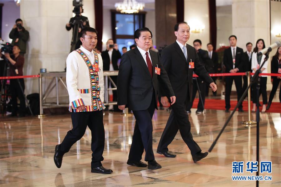 （兩會(huì)&middot;面對面）（1）全國人大代表接受采訪