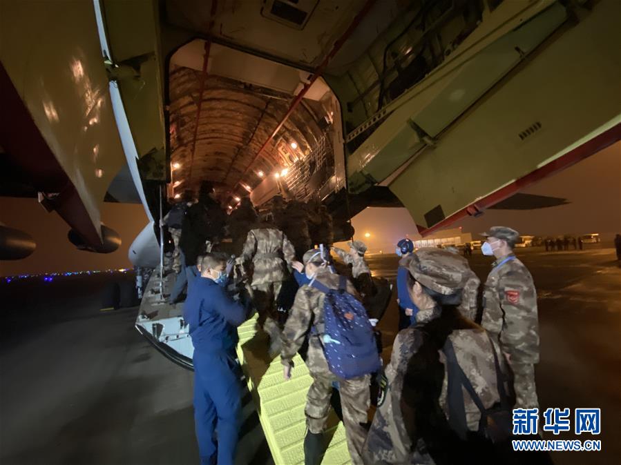 (新型肺炎疫情防控)(3)陸軍軍醫(yī)大學(xué)醫(yī)療隊(duì)連夜馳援武漢