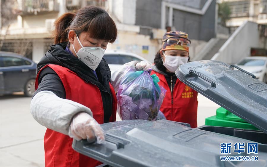 (新華全媒頭條)(3)非常“10+1”——武漢春節(jié)假期延長(zhǎng)第一天掃描