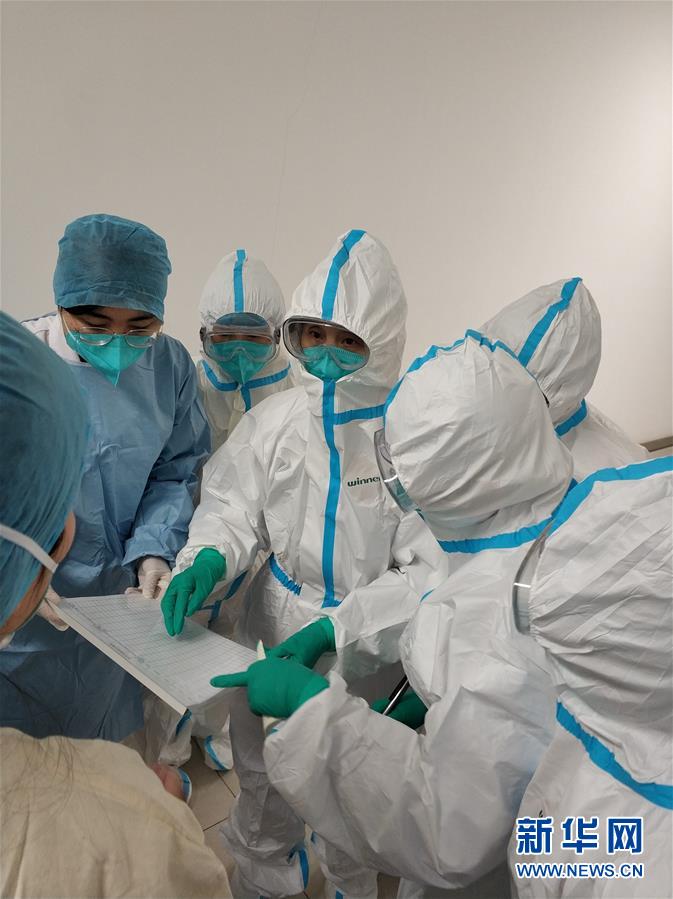 （新華全媒頭條&middot;圖文互動）（4）戰(zhàn)紅區(qū)！&mdash;&mdash;發(fā)生在武漢抗疫隔離病房內(nèi)的故事