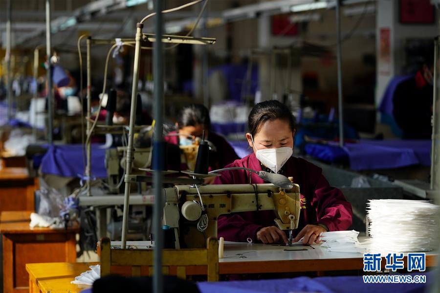 （圖文互動(dòng)）（3）為防控疫情添磚加瓦&mdash;&mdash;山西企業(yè)&ldquo;跨界&rdquo;生產(chǎn)防疫物資見聞