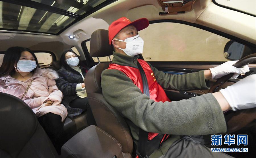 (新華全媒頭條·圖文互動)(7)火線上的中流砥柱——獻給奮戰(zhàn)在抗疫一線的醫(yī)務工作者