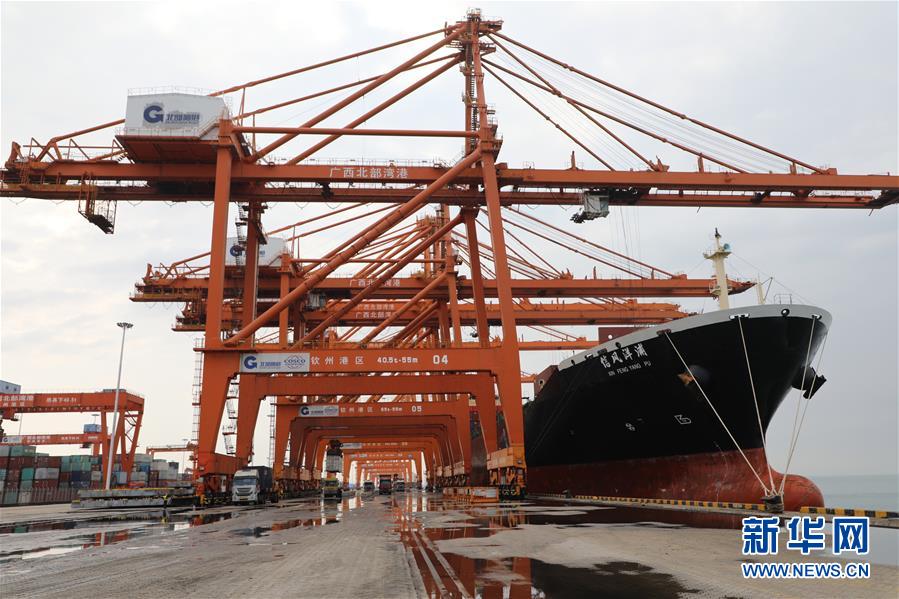 （圖文互動）（3）抓好防疫保暢，還管司機(jī)吃飯&mdash;&mdash;廣西欽州保稅港區(qū)服務(wù)企業(yè)復(fù)工見聞