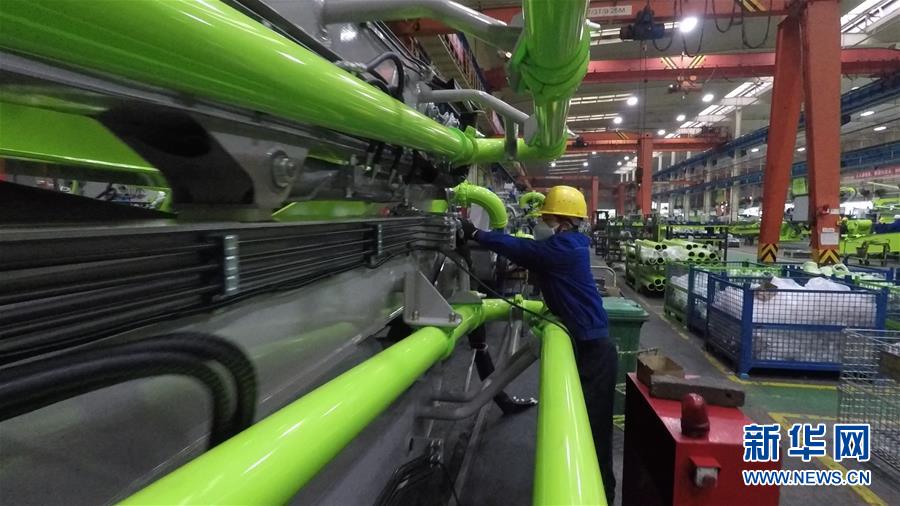 （圖文互動(dòng)）（1）吃粉擼串，商圈&ldquo;打卡&rdquo;，動(dòng)車出廠&mdash;&mdash;湖南&ldquo;標(biāo)簽&rdquo;復(fù)蘇記