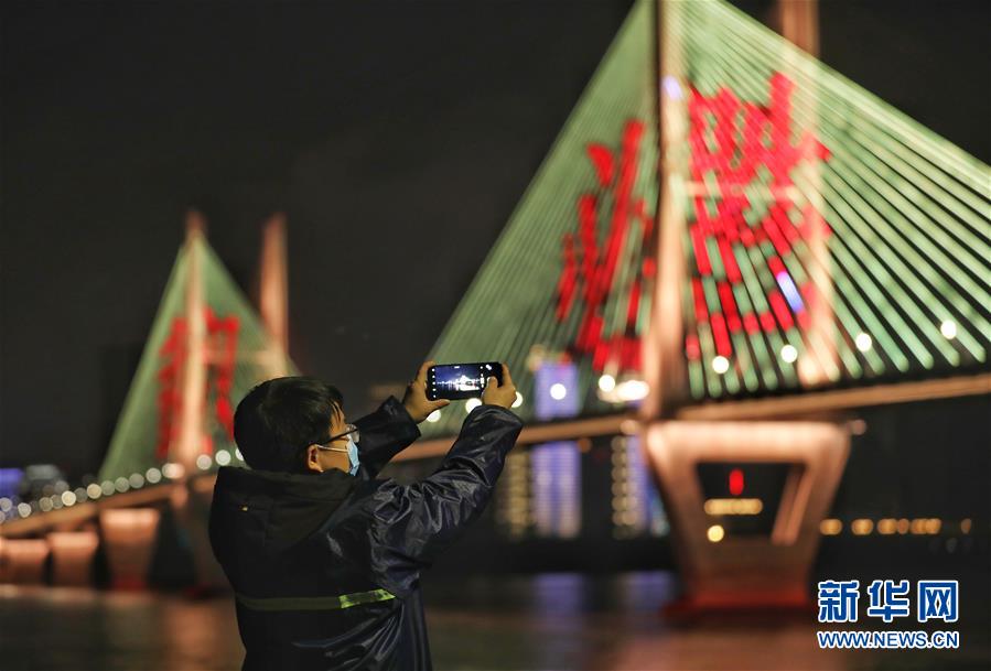 （新華全媒頭條&middot;圖文互動(dòng)）（8）武漢24小時(shí)
