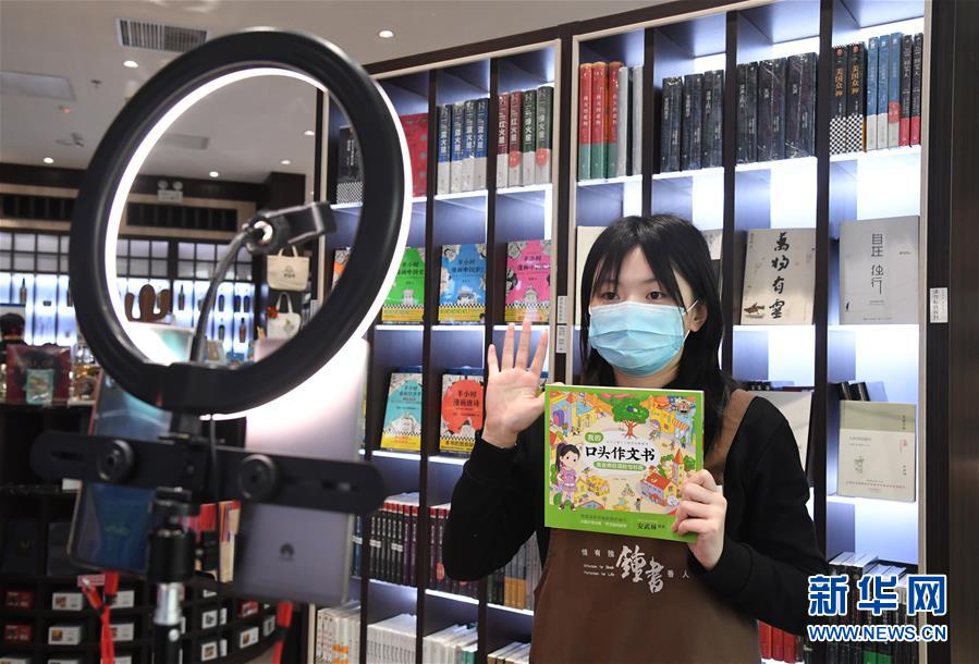 (中國(guó)經(jīng)濟(jì)新觀察·圖文互動(dòng))(3)搶抓“云端”的機(jī)遇——看數(shù)字技術(shù)如何撬動(dòng)新動(dòng)能