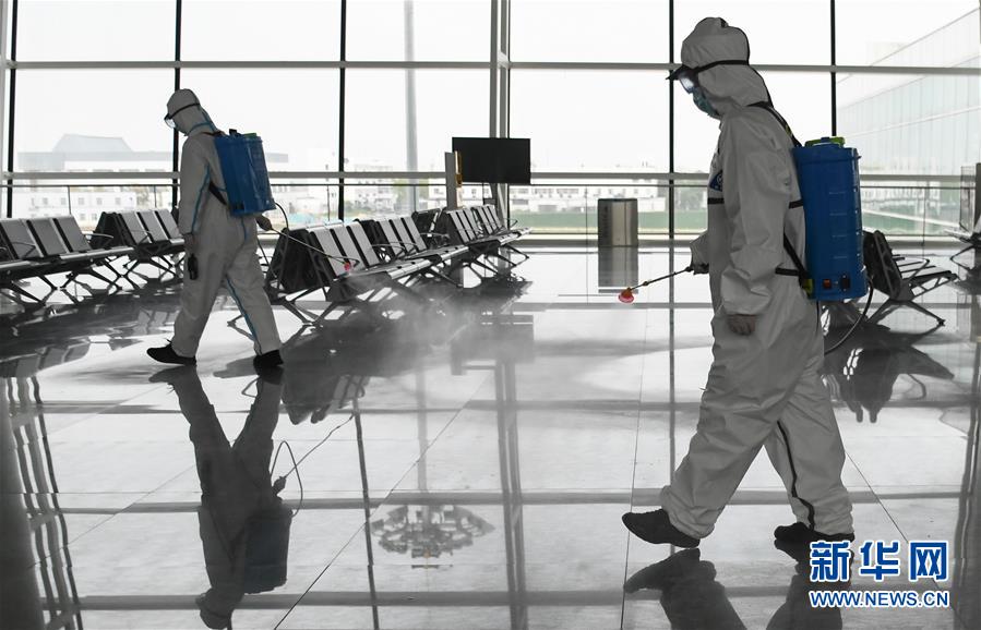 (聚焦疫情防控)(7)武漢天河機場為復航開展消殺作業(yè)