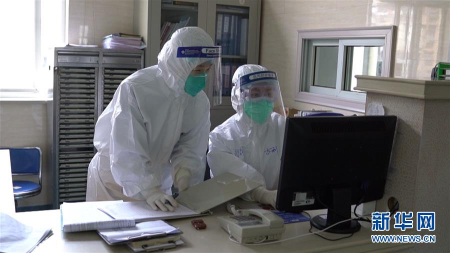 (一線抗疫群英譜·圖文互動)“像父親一樣去戰(zhàn)斗”——記武警湖北省總隊醫(yī)院護師吉利