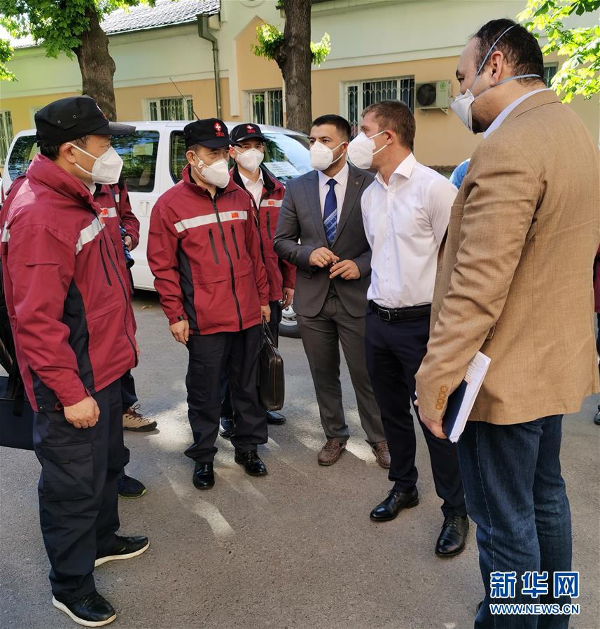 (國際疫情·圖文互動(dòng))(3)特寫:中國女婿“逆行”協(xié)助抗疫