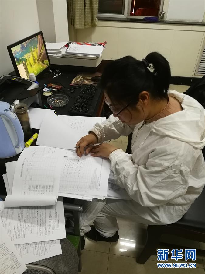 （一線抗疫群英譜&middot;圖文互動）（1）山西檢測員伉儷：疫情不退，決不放松