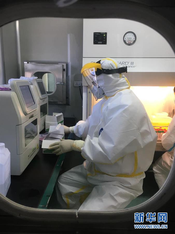 （一線抗疫群英譜&middot;圖文互動）（2）山西檢測員伉儷：疫情不退，決不放松