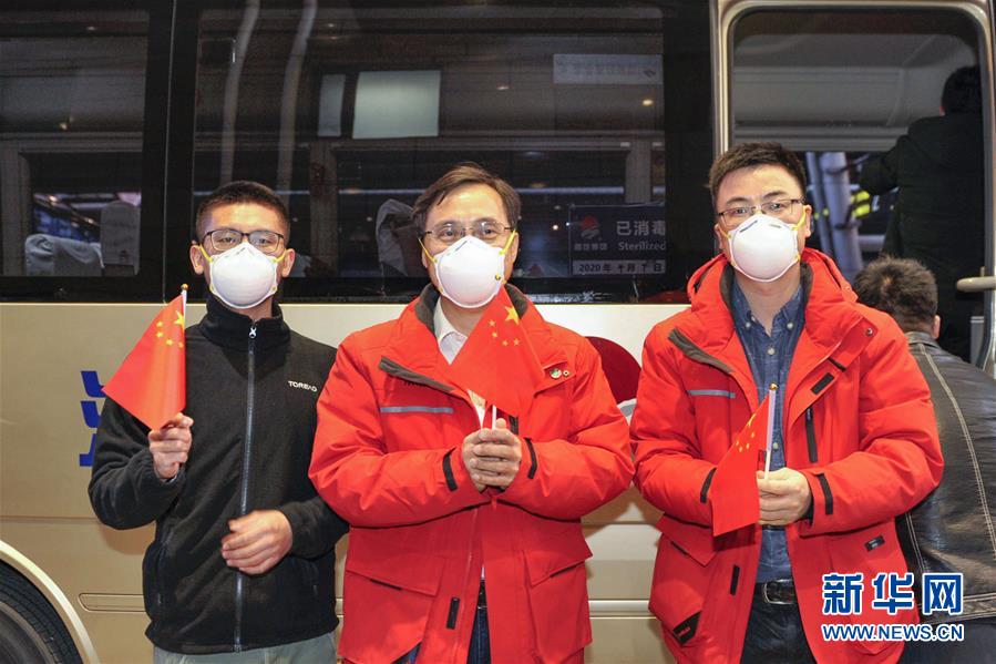 （聚焦疫情防控&middot;圖文互動(dòng)）（8）分秒必爭(zhēng)！一切為了治病救人&mdash;&mdash;中國(guó)抗疫生命至上的生動(dòng)實(shí)踐