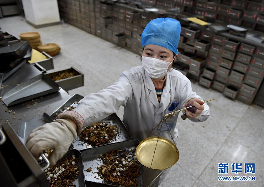 （聚焦疫情防控&middot;圖文互動(dòng)）（14）分秒必爭(zhēng)！一切為了治病救人&mdash;&mdash;中國(guó)抗疫生命至上的生動(dòng)實(shí)踐